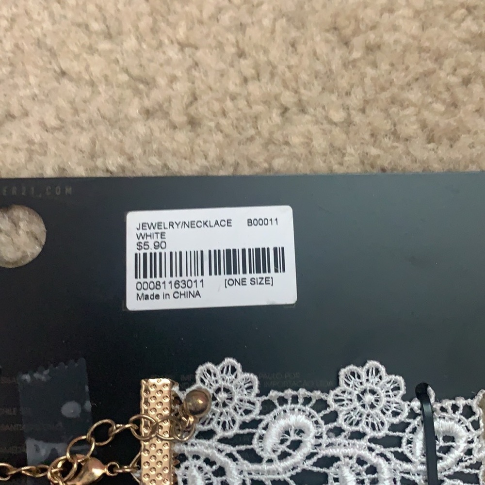 Chocker - Picture 3 of 7